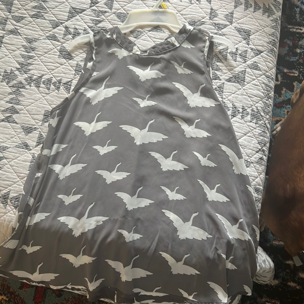 Cute Loft sleeveless swing top